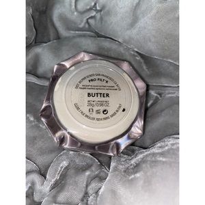 • FENTY BEAUTY PRO FILT’R SETTING POWDER •